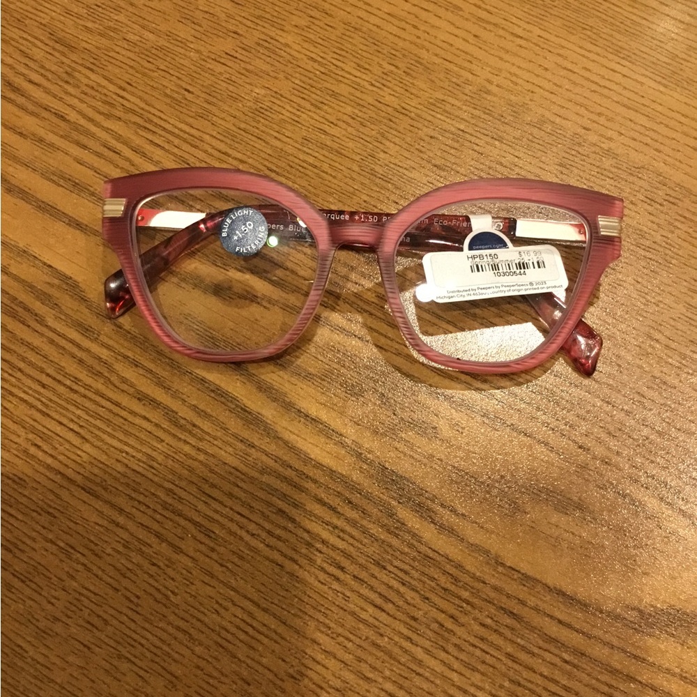 +1.50 Pink cat-eyes reading glasses